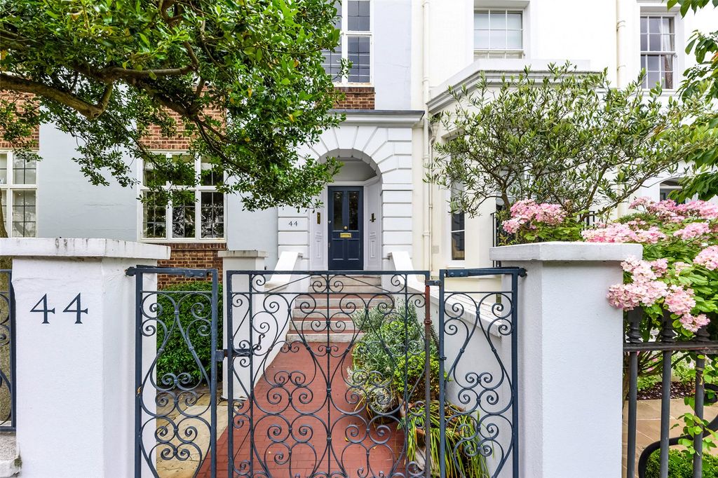 Property photo 1 of 13 Entrance