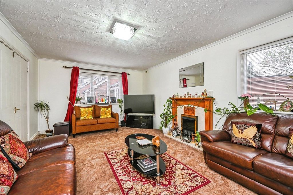 Property photo 3 of 20 Living Room