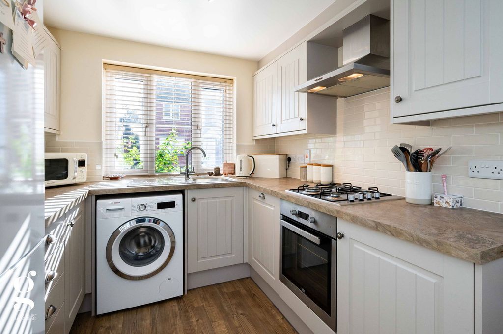 Property photo 3 of 23