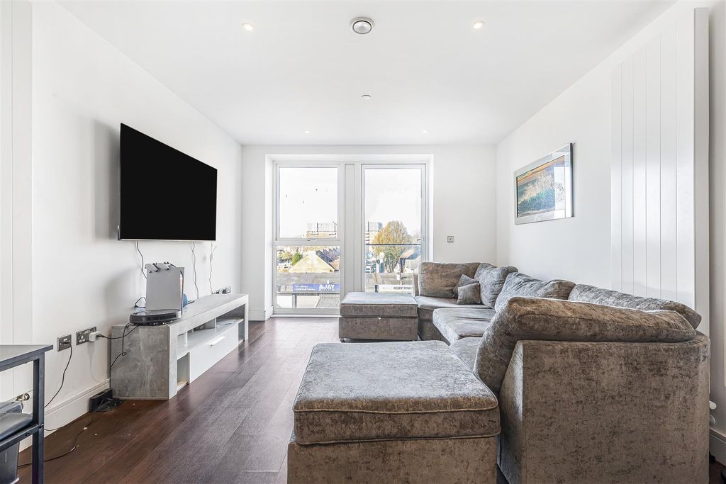 Property photo 1 of 15 83 Samuelson House-Ub2 (3).Jpg