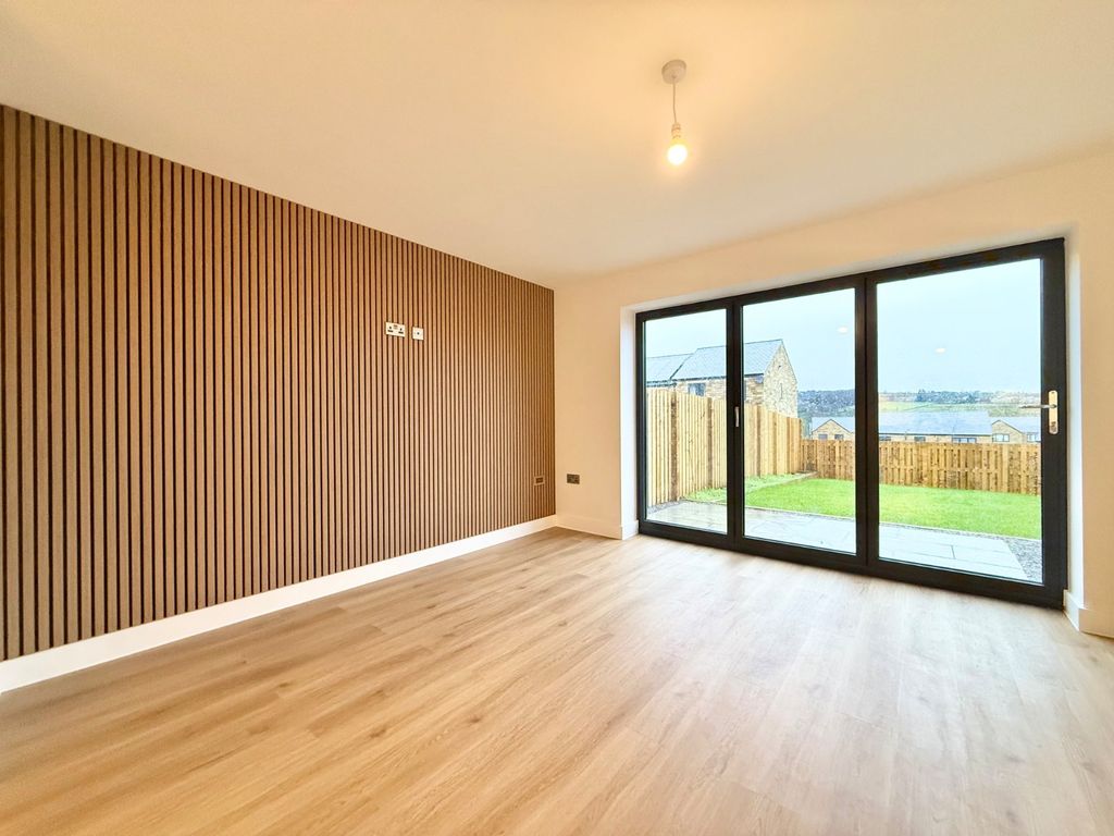 Property photo 2 of 16 Picture No. 15