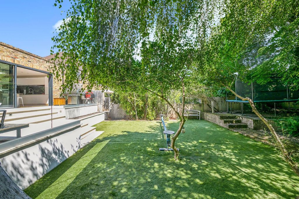 Property photo 3 of 11