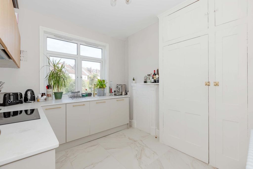 Property photo 2 of 10 Wilbury.Jpg