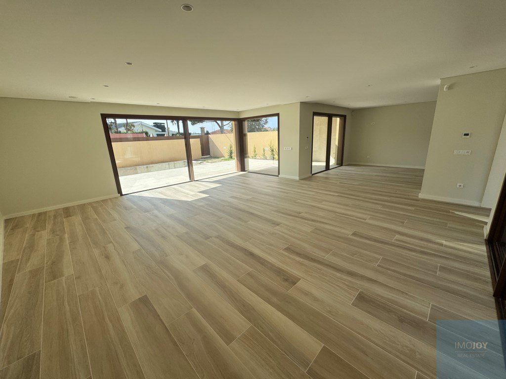 Property photo 3 of 37