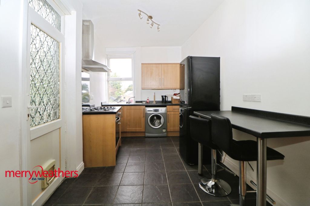 Property photo 2 of 9 Dining Kitchen