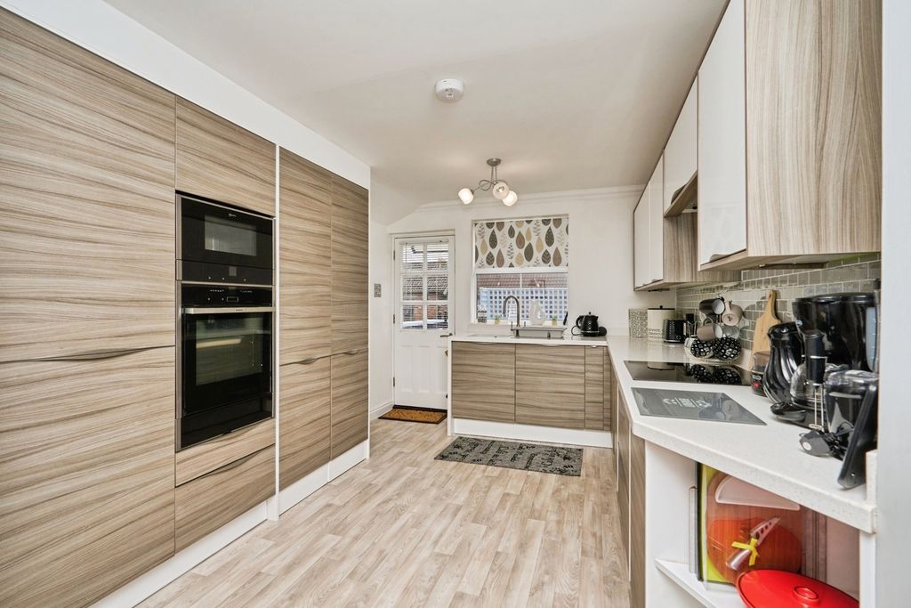 Property photo 2 of 16 Kitchen