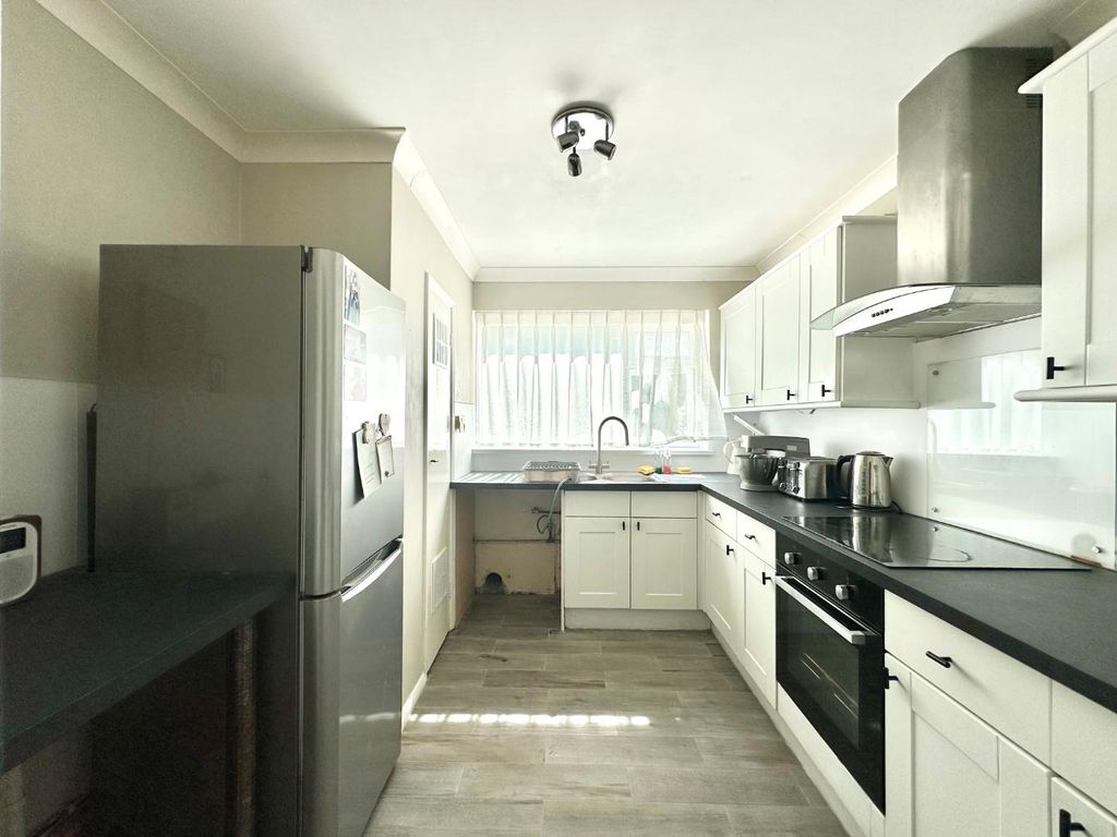 Property photo 2 of 10 Kitchen.Jpg