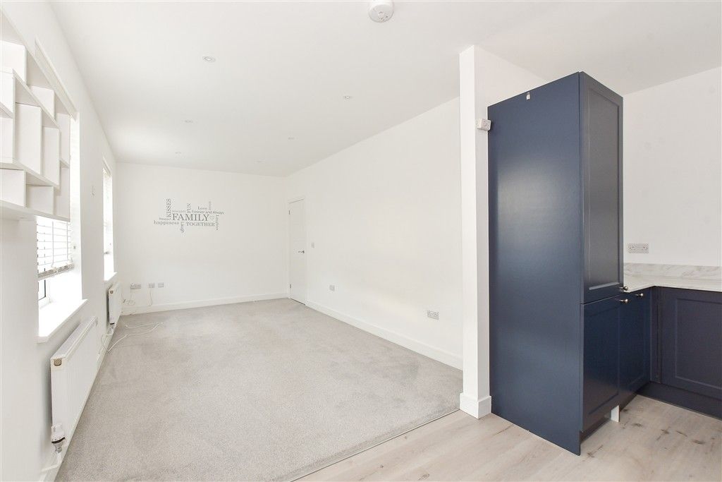 Property photo 1 of 8 Lounge/Dining Area