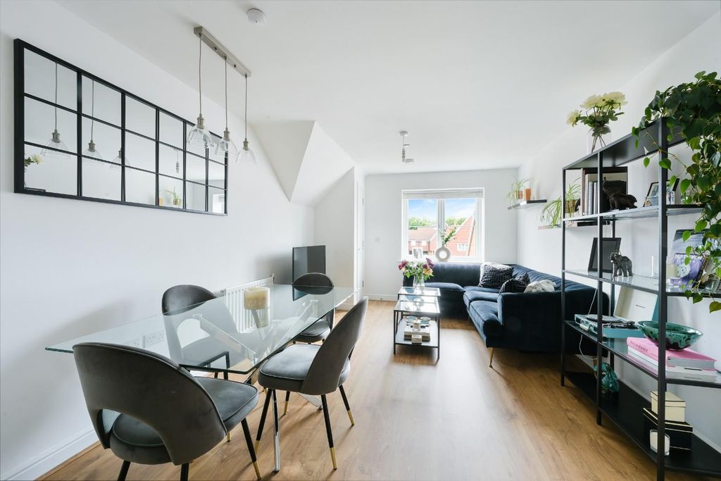 Property photo 2 of 14 Juno House