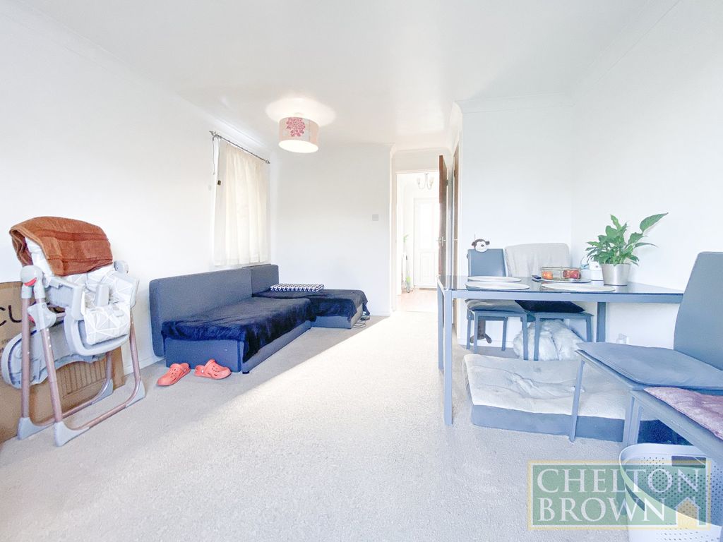 Property photo 3 of 19 Lounge