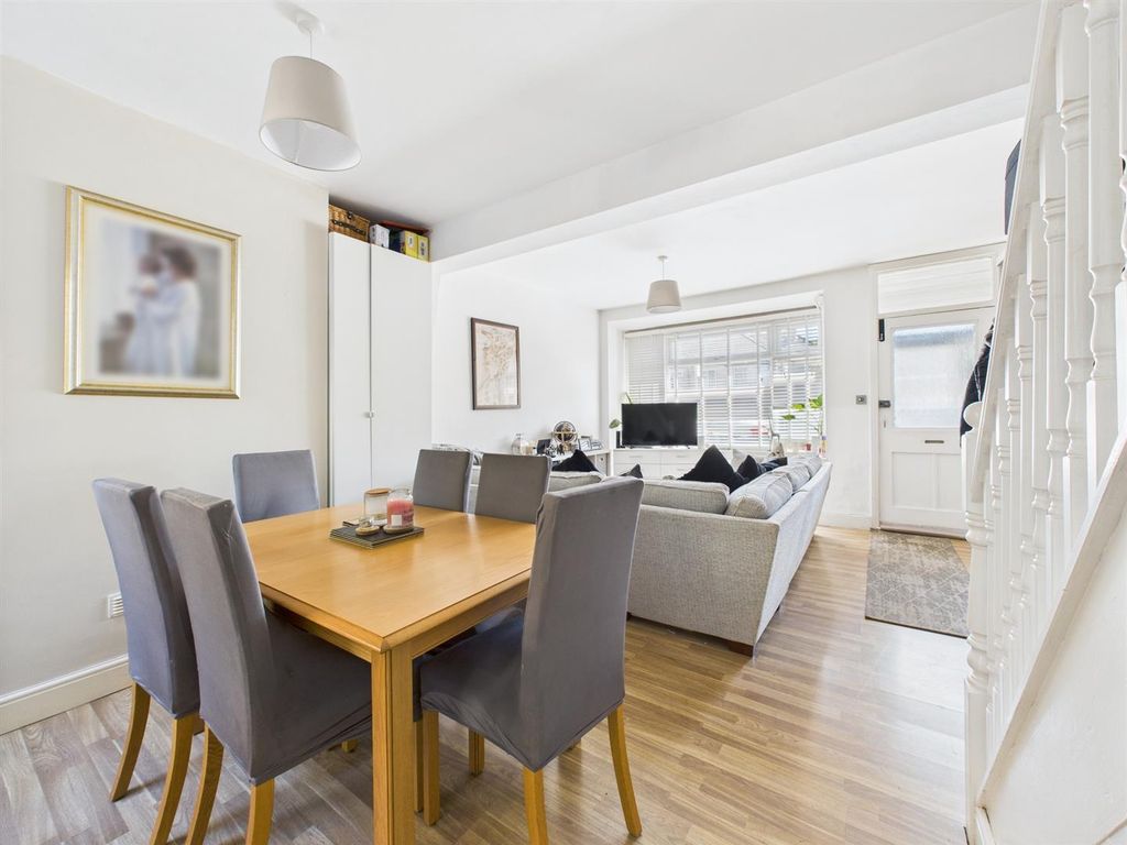 Property photo 3 of 16 Cam02885G0-Pr0435-Still013.Jpg