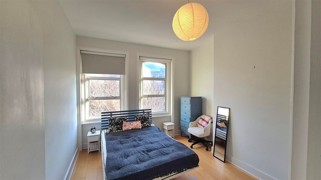 Property photo 3 of 9 Bedroom