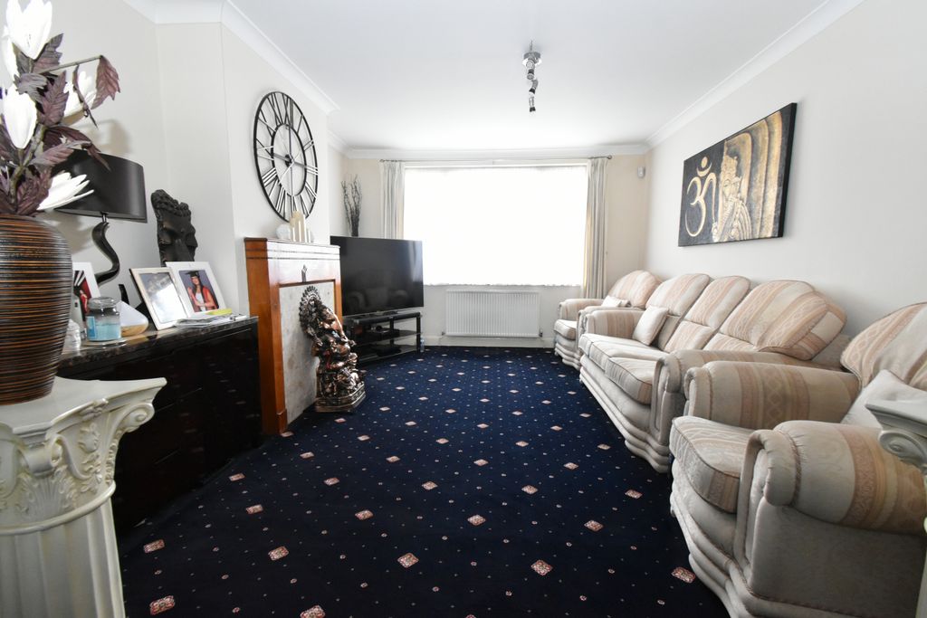 Property photo 3 of 11 Gallery