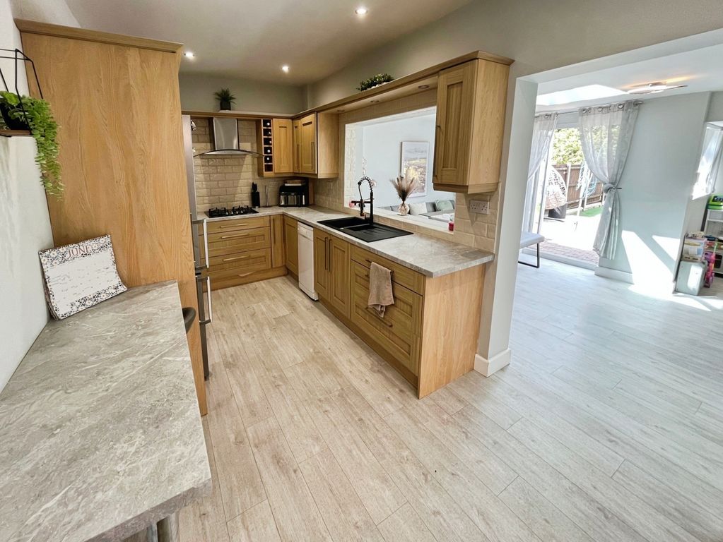 Property photo 3 of 17 Kitchen