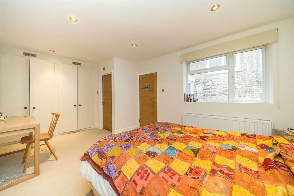 Property photo 3 of 4