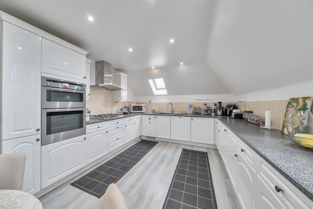 Property photo 2 of 17 1477681-20-6A2981...