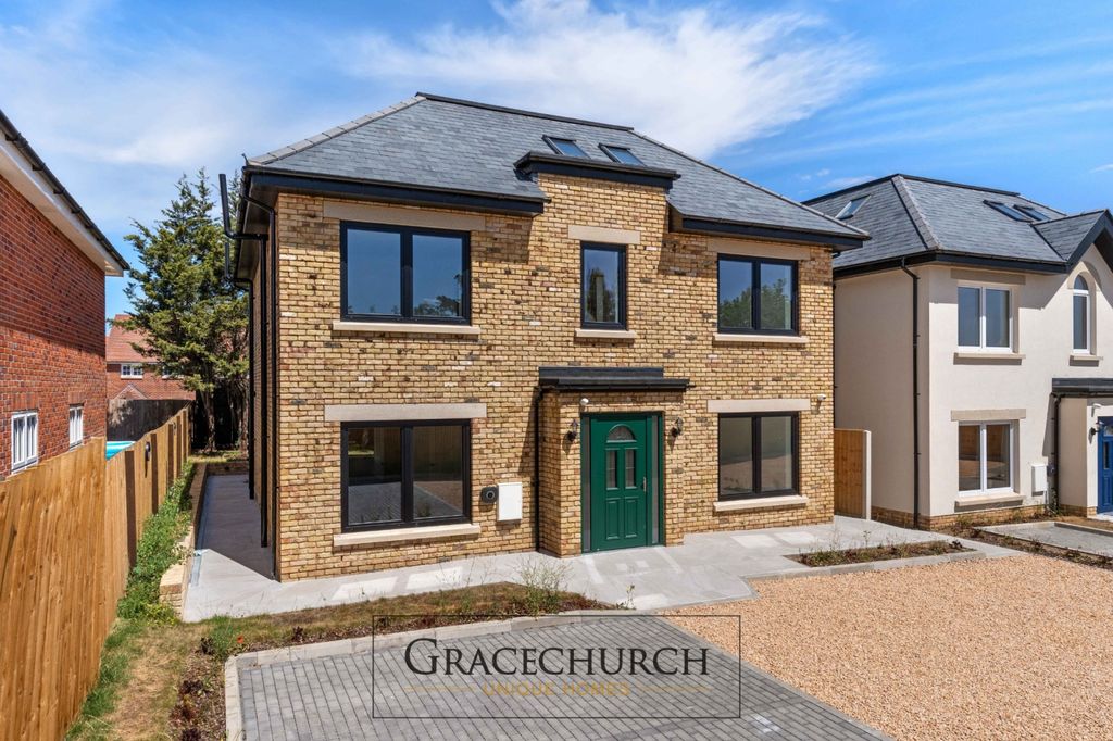 Property photo 1 of 38 5 Bedroom Detached Home For Rent