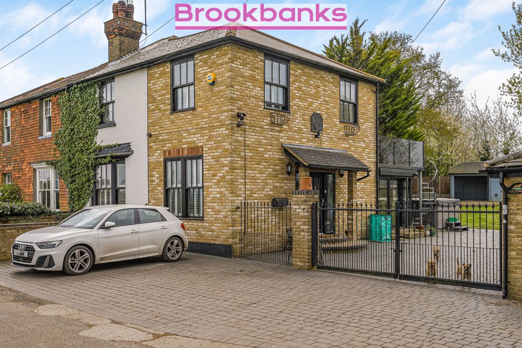 Property photo 1 of 32