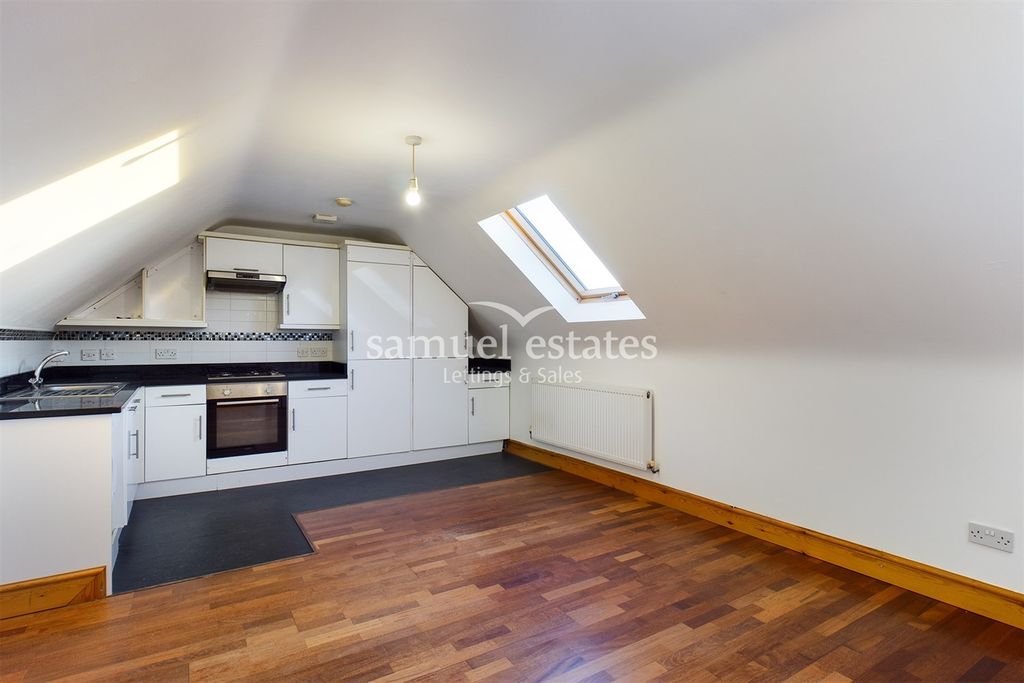 Property photo 1 of 11 Living Room