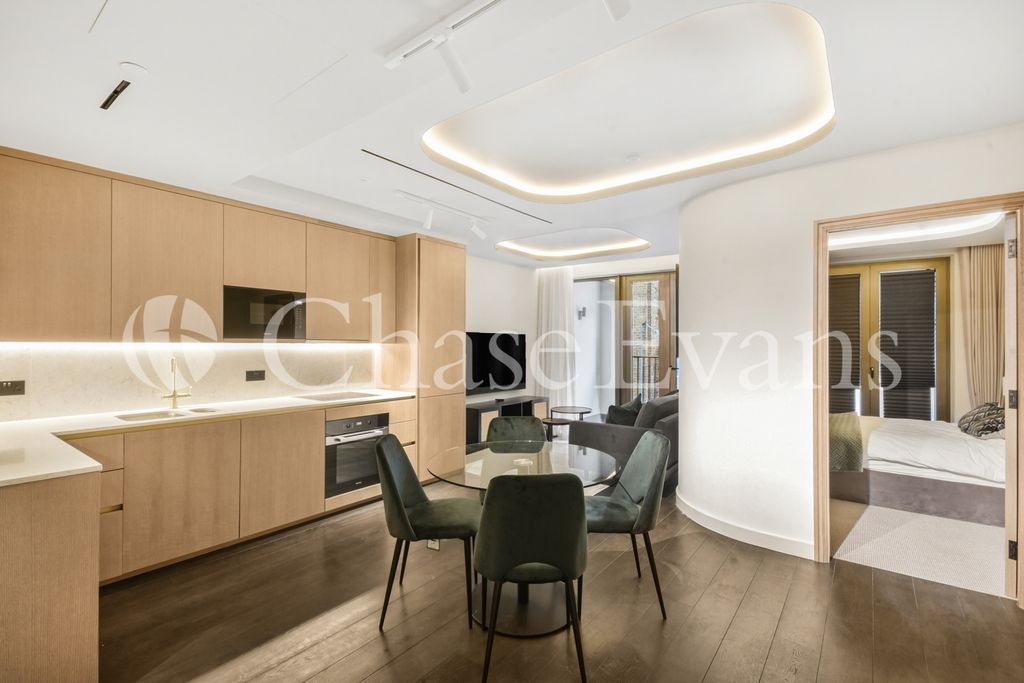 Property photo 3 of 14 Tottenham Court Road