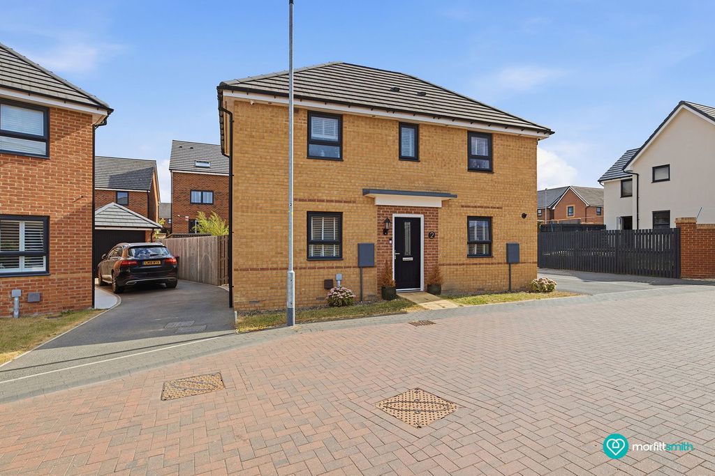 Property photo 2 of 27