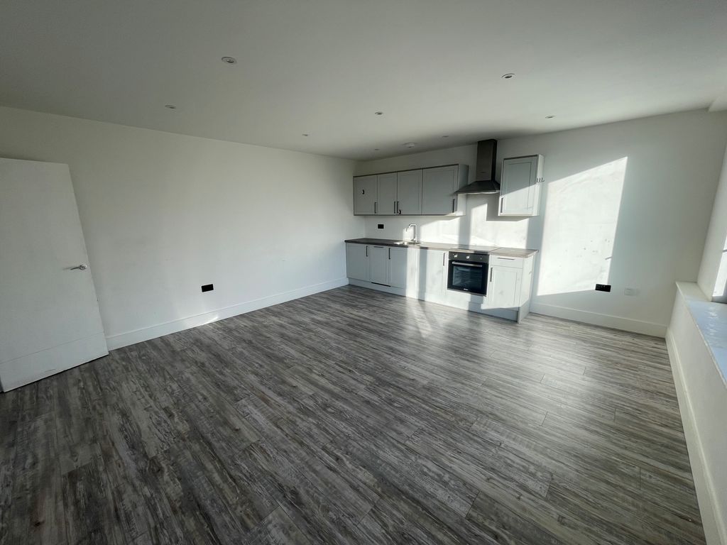 Property photo 3 of 6 Bedroom