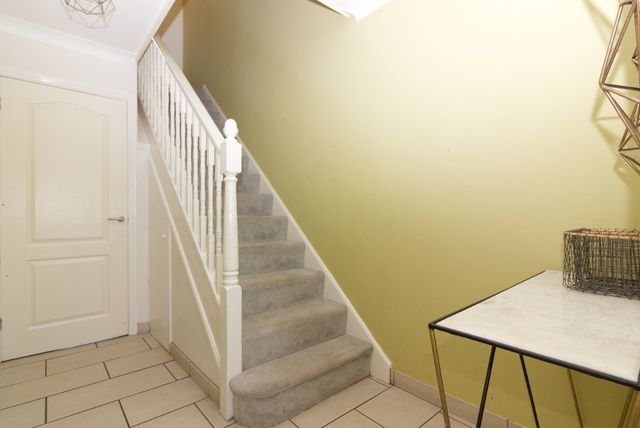 Property photo 2 of 18 Hallway