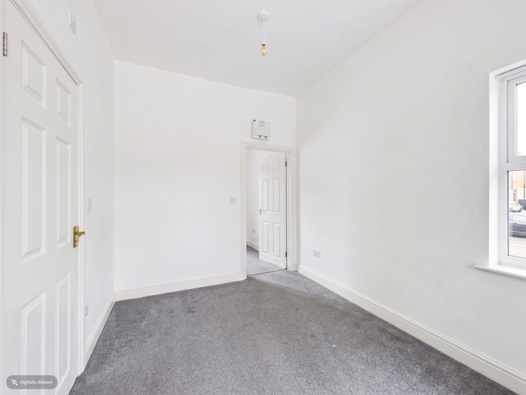 Property photo 3 of 8 3. Cam04922G0-Pr0170-Still011-001