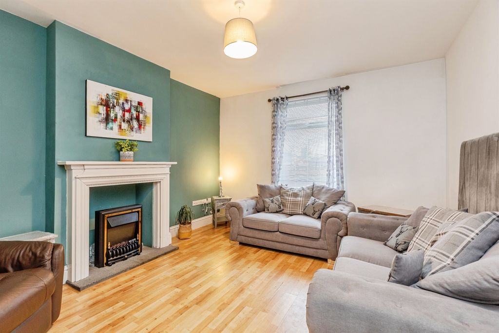 Property photo 2 of 27