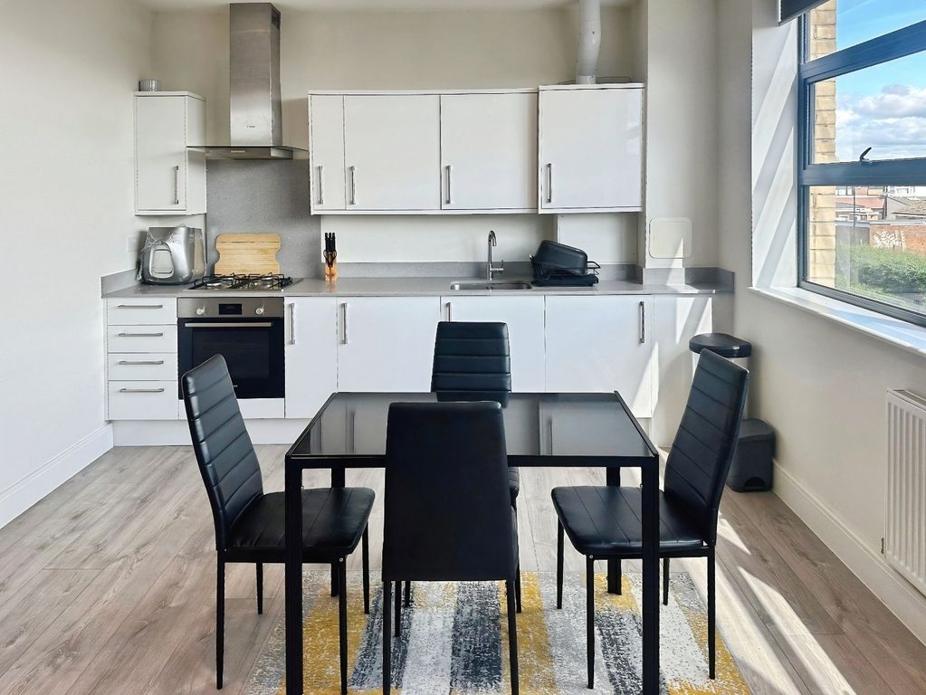 Property photo 3 of 8 Pbox-Img.Jpg