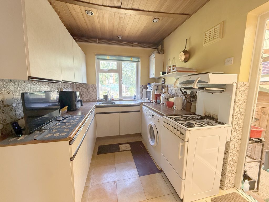 Property photo 2 of 15 Kitchen