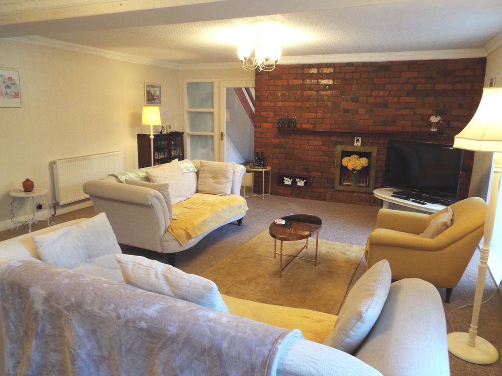 Property photo 2 of 25