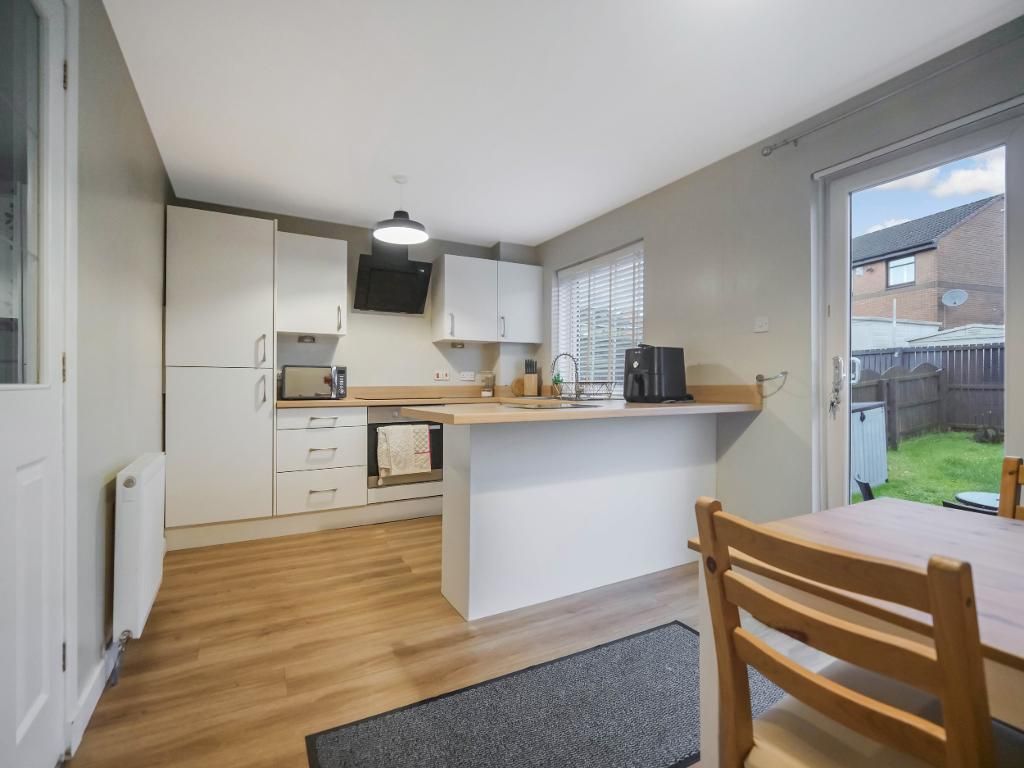 Property photo 3 of 19 Kitchen