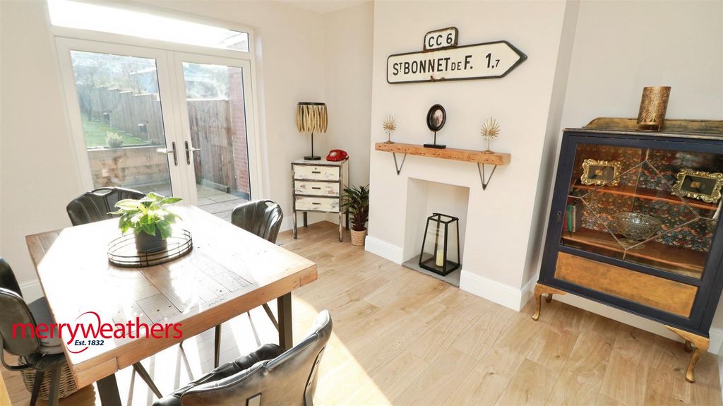 Property photo 2 of 17 Dining Room