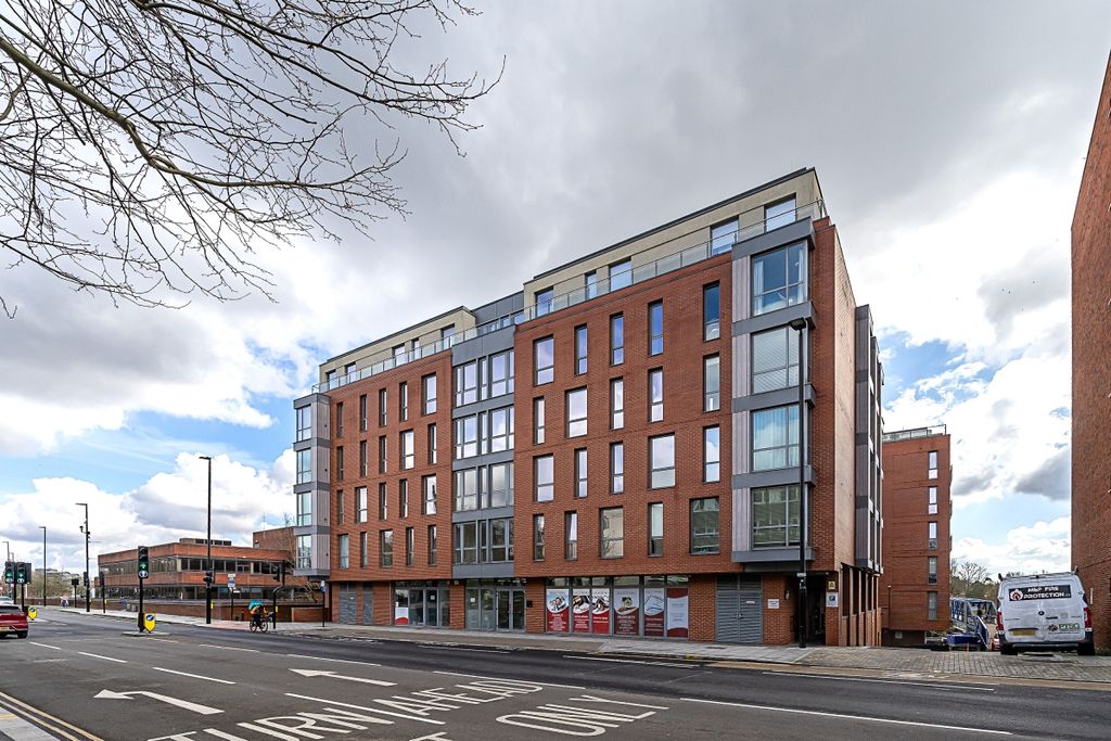 Property photo 1 of 18 .