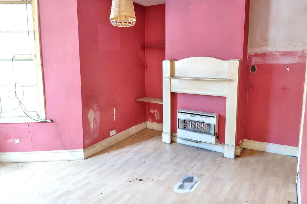 Property photo 2 of 15 First Floor Flat, 3 Gordon Road, St. Pauls, Bristol, Bs2 9Rn