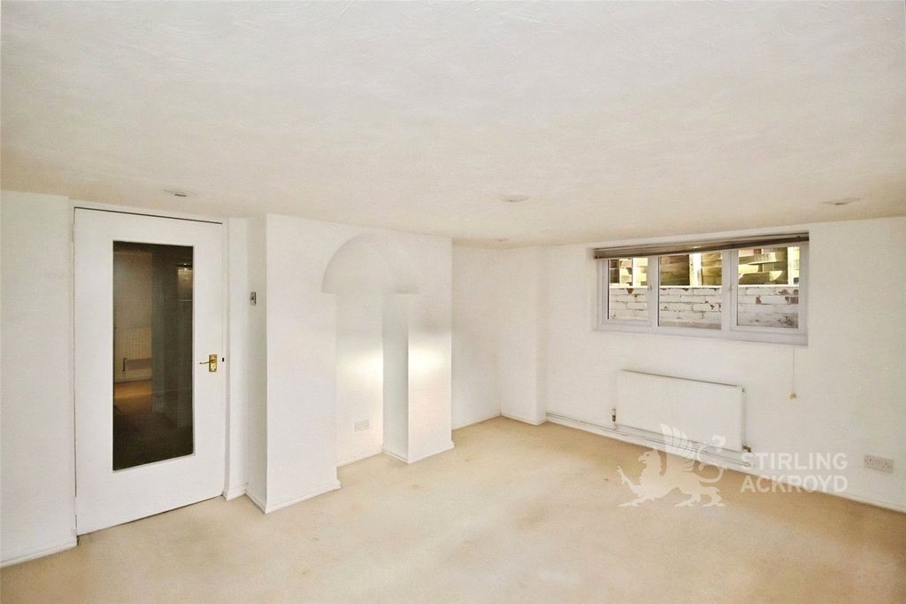 Property photo 3 of 7 Bedroom