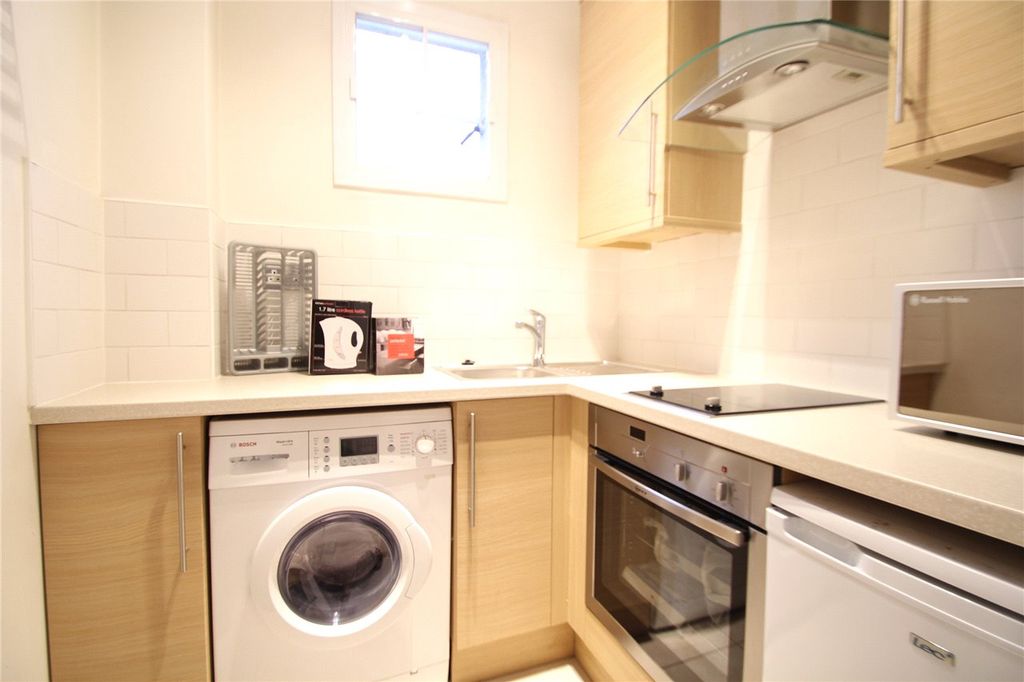 Property photo 2 of 6 Kitchen