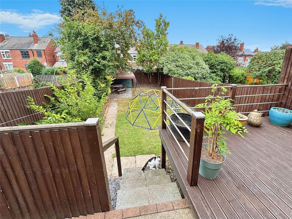 Property photo 2 of 12 Gardens