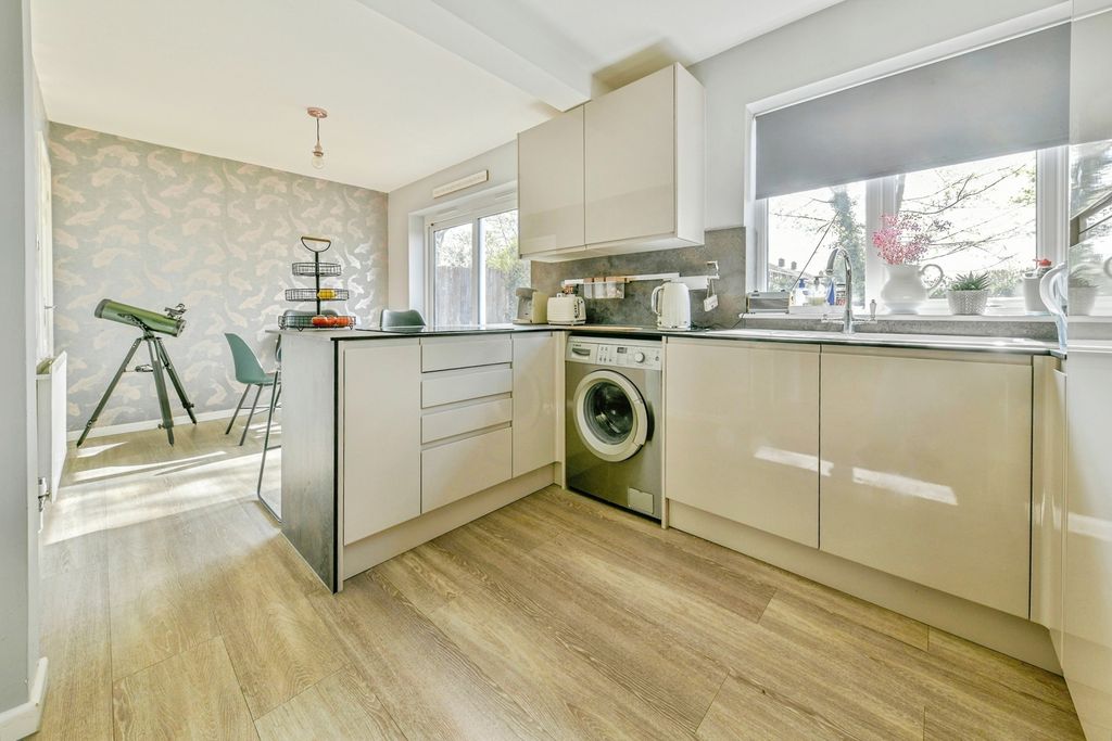 Property photo 2 of 18 Kitchen