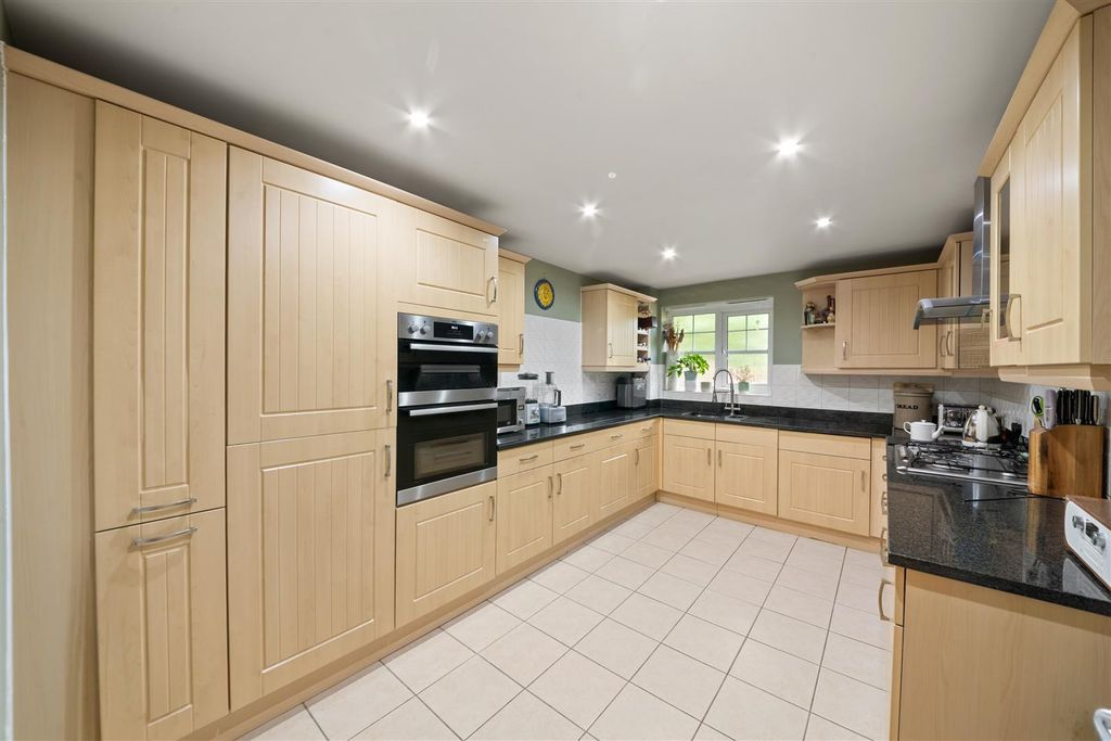 Property photo 2 of 21
