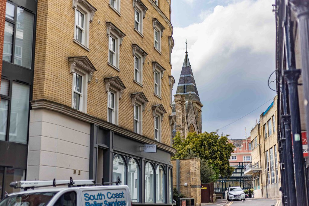 Property photo 1 of 12 Jt3A3505