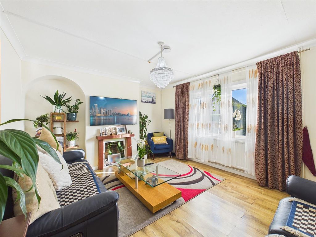 Property photo 2 of 19 Cam02435G0-Pr0188-Still006.Jpg