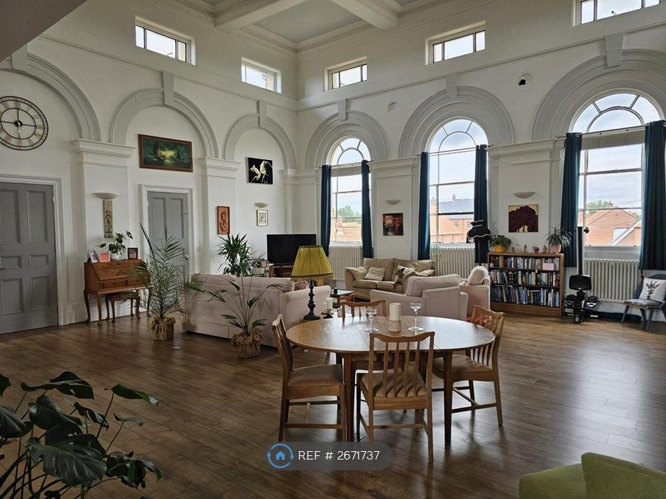 Property photo 1 of 13 Lounge