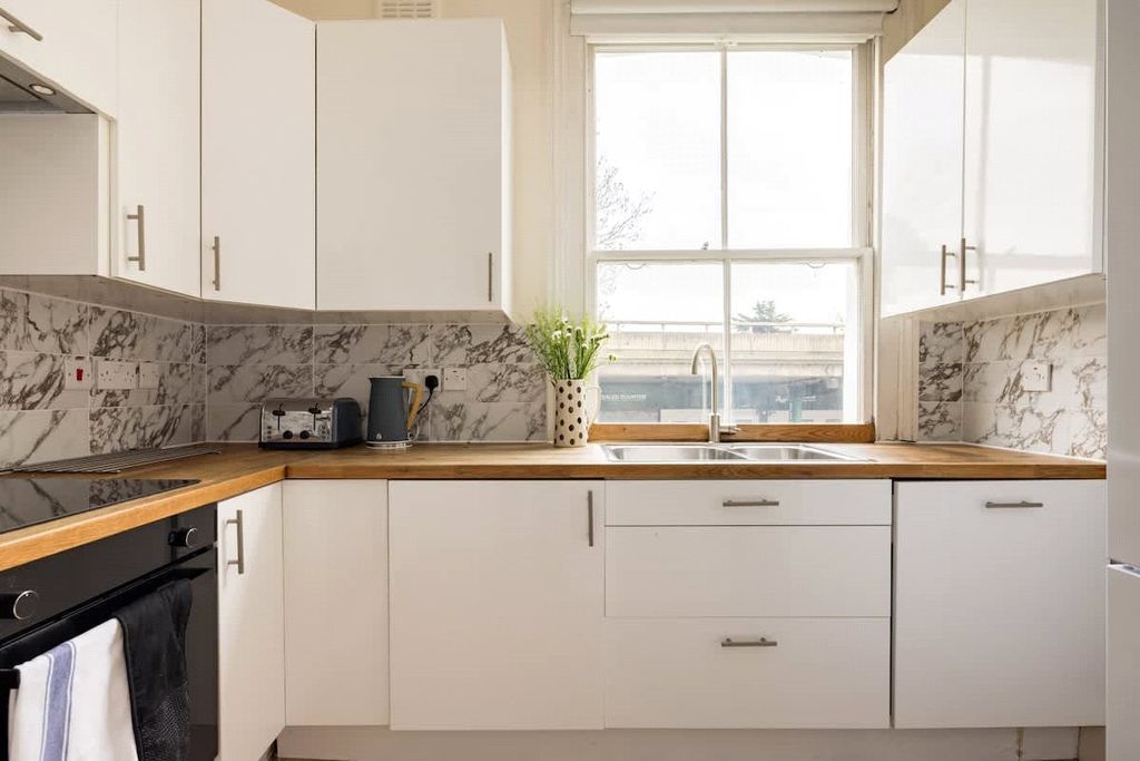 Property photo 3 of 16 Kitchen