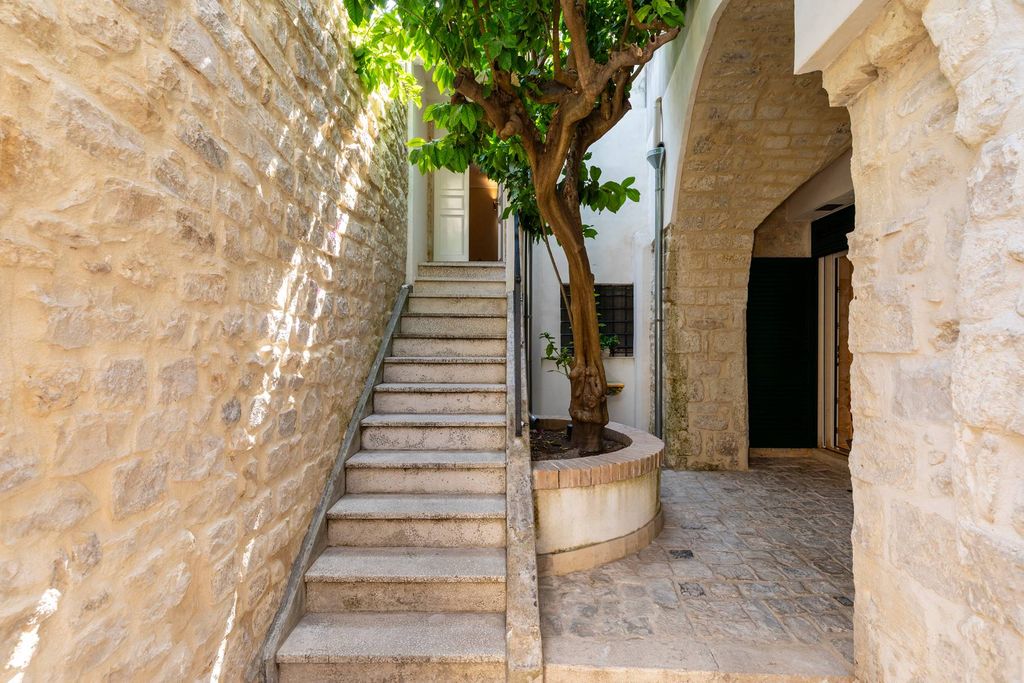 Property photo 1 of 35