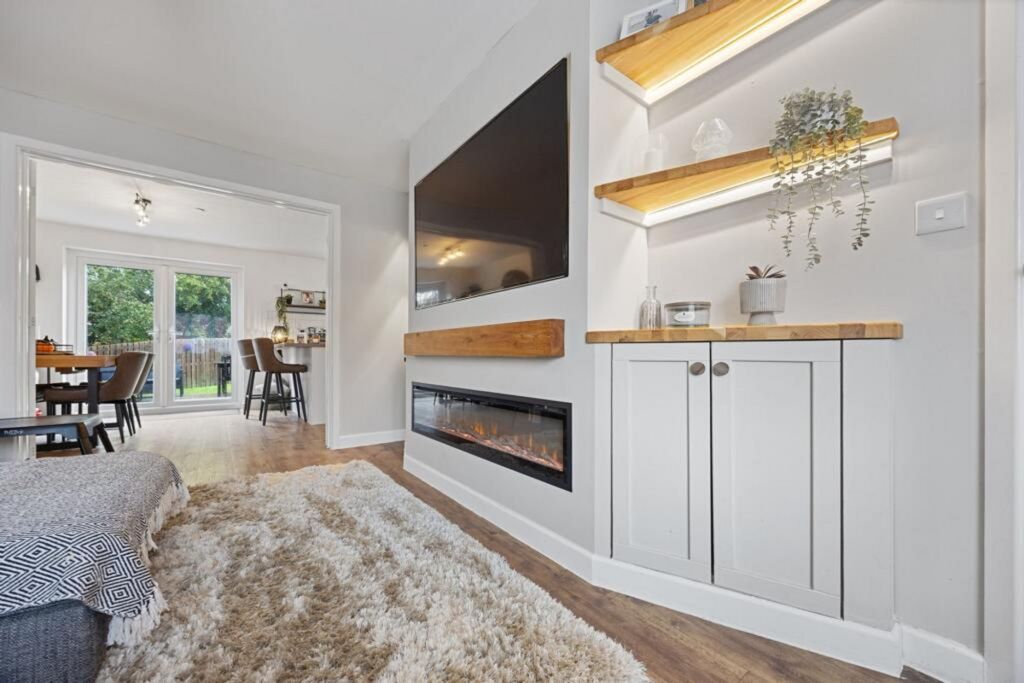 Property photo 2 of 27