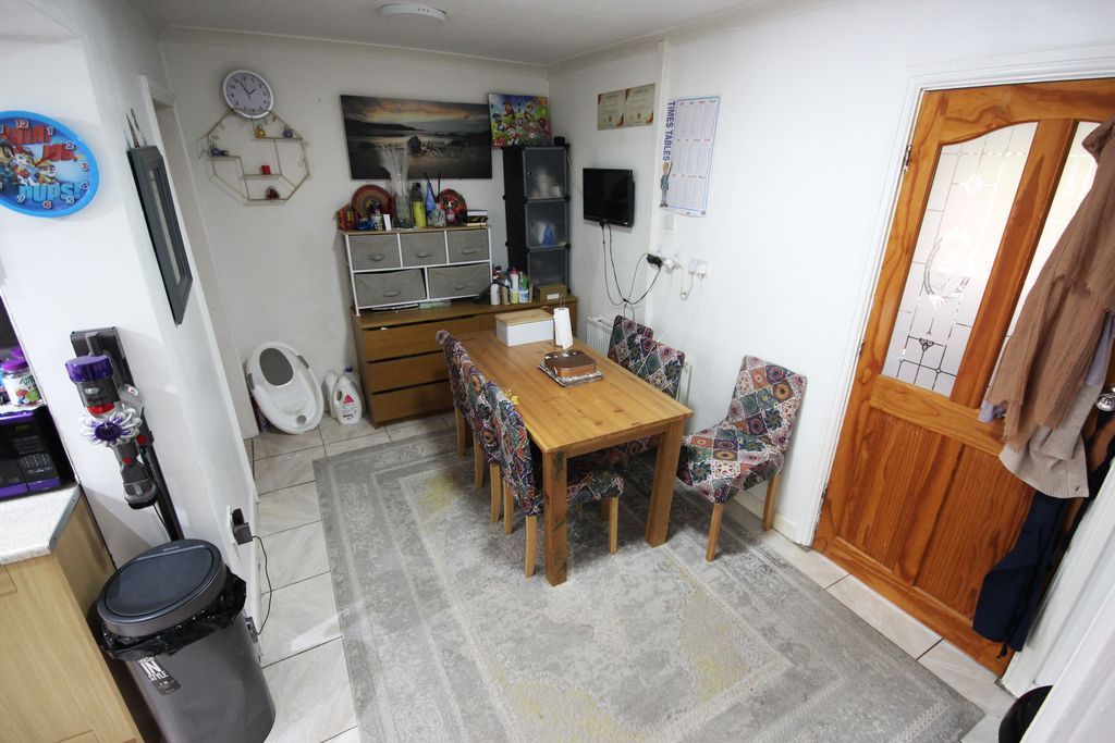 Property photo 3 of 10 Photo 4