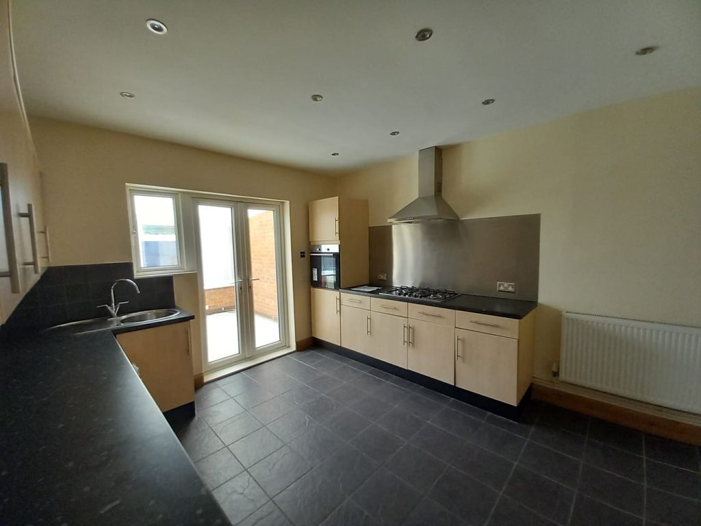 Property photo 3 of 17 30B416F5-d779-4Bee-A6d1-ce14358A7c4c