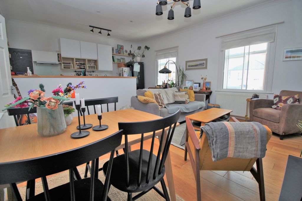 Property photo 2 of 17 31